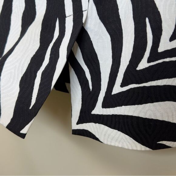 Talbots Black & White Zebra Print Pencil Skirt - Size 8 - Picture 4 of 7